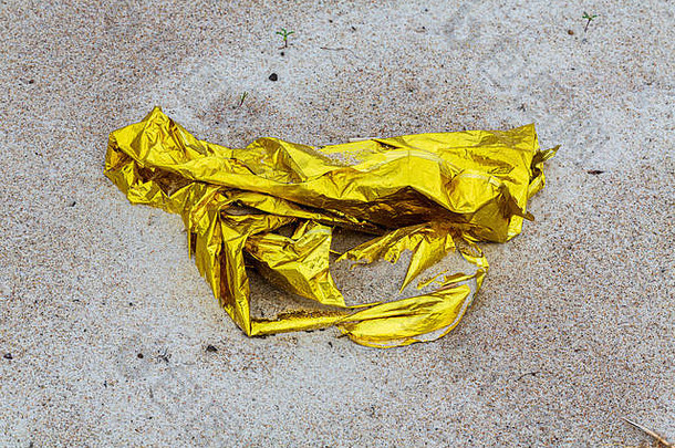 环境污染金救援毯子说谎海滩