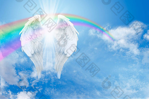 天使翅膀彩虹蓝色的天空毛茸茸的云背景网站横幅