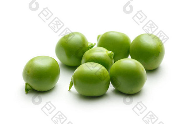 新鲜的绿色豌豆白色<strong>背景</strong>特写镜头