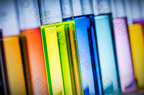 集团测试管填满色彩鲜艳的液体实验室化学科学设备