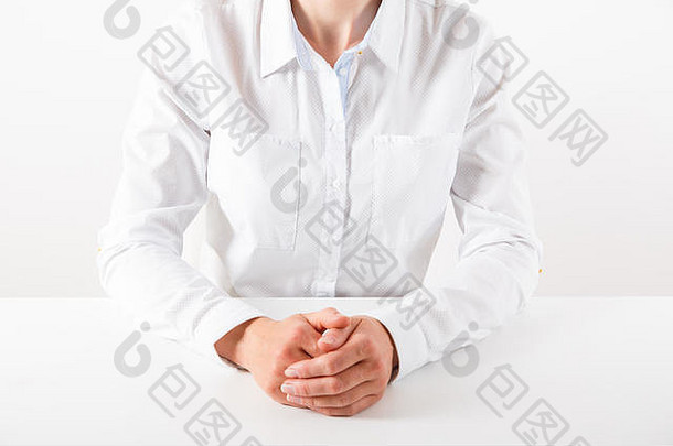 业务女人白色坐着桌子上