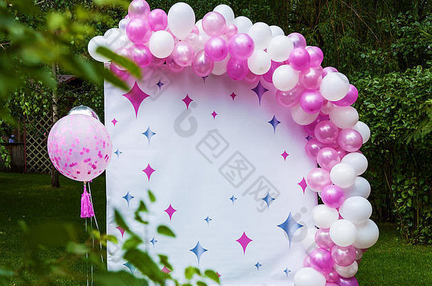 装饰庆祝生日自然粉红色的气球横幅碑文