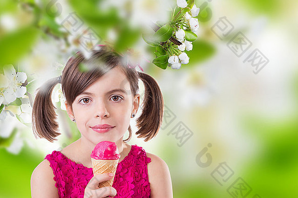 可爱的女孩冰奶油春天花朵
