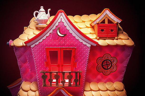 玩具细节甜蜜的粉红色的房子外
