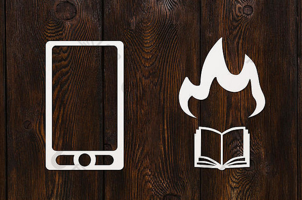 纸智能手机燃烧书现代阅读概念摘要概念上的图像Copyspace黑暗木背景