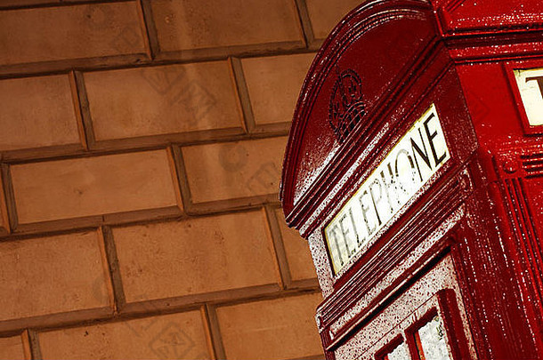 <strong>红色的</strong>电话盒子晚上伦敦