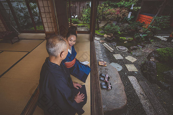 高级夫妇生活方式时刻传统的日本房子