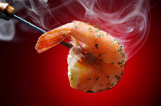 美味的吸烟热虾烧烤