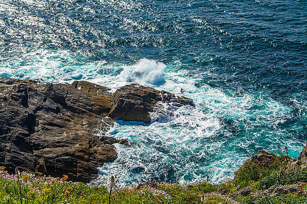 视图悬崖<strong>岩石</strong>海岸线蓝色的海洋
