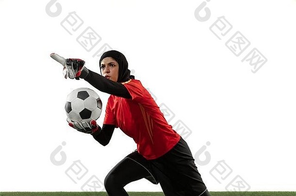 阿拉伯女足球足球球员守门员白色工作室背景年轻的女人给通过情感手势保护目标团队概念体育运动爱好健康的生活方式