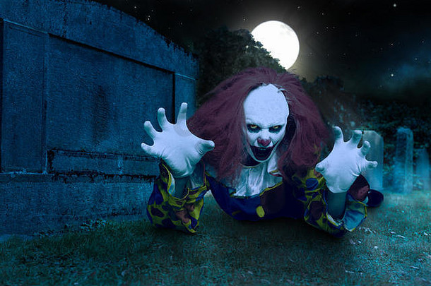 可怕的小丑谎言前面墓碑使可怕的手势