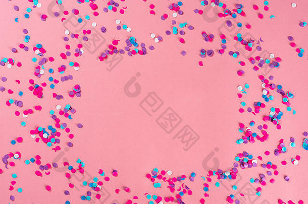 节日聚会，派对假期色彩斑斓的五彩纸屑粉红色的柔和的背景复制空间