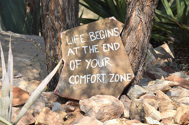 大石头发现西澳大利亚一边路重要的生活教训生活开始结束安慰区