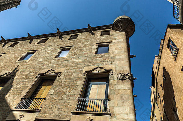 低角视图建筑上衣哥特季度巴塞罗那加泰罗尼亚西班牙