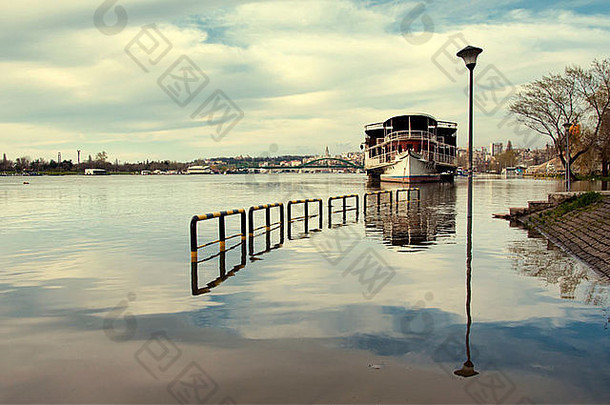 洪水贝尔格莱德萨瓦河