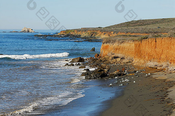 太平洋海洋视图加州的西海岸岩石波悬崖海滩