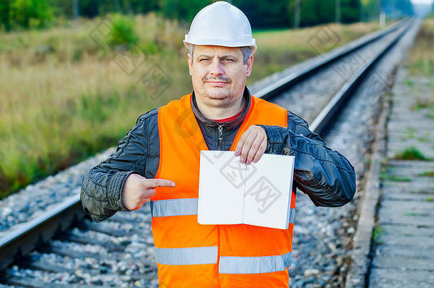 铁路工程师开放空书户外铁路