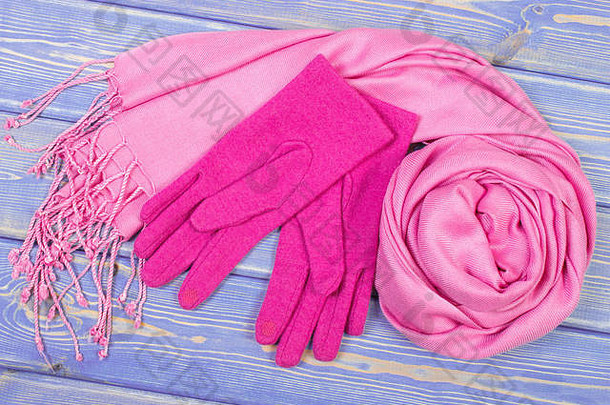 粉红色的羊毛手套披肩女人乡村董事会温暖的服装秋天冬天