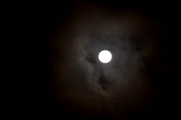 完整的月亮晚上磁盘照亮