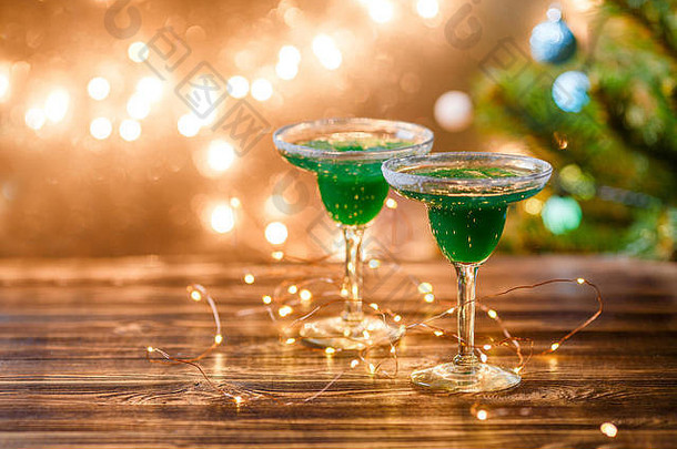 圣诞节照片酒眼镜绿色鸡尾酒