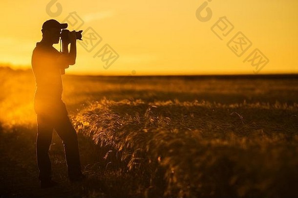 摄影师自然但采取图片风景优美的农村景观金小时