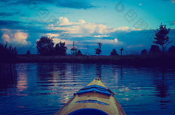 古董照片美丽的克鲁蒂尼亚河景观拍摄皮艇照片古董情绪效果