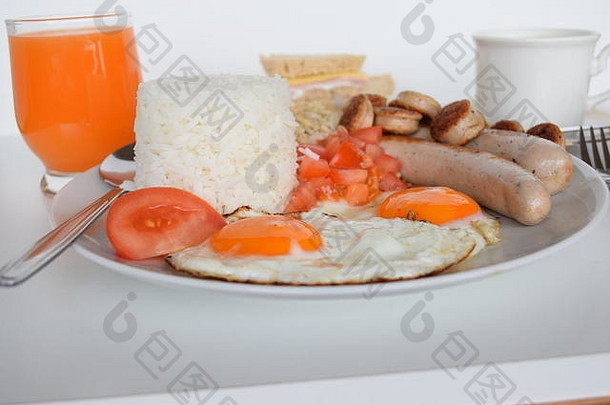 新鲜煮熟的早餐蛋培根香肠西红柿大米莱蒂的<strong>瞬态</strong>房屋碧瑶一个弗里施配制早餐用斑点