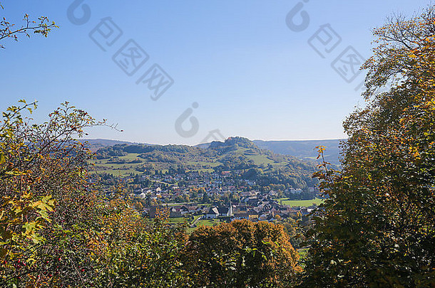 视图自然风景村pelm伏卡内费尔区德国