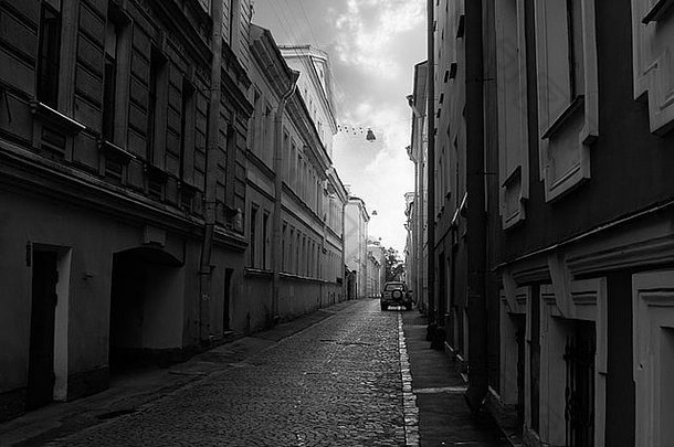 狭窄的街小镇圣彼得堡俄罗斯
