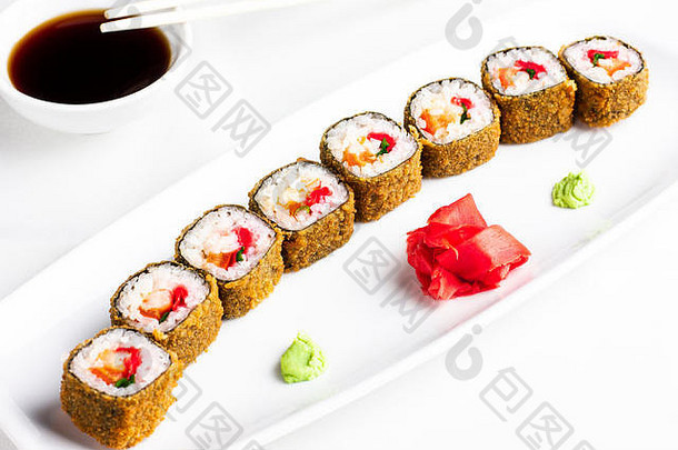 日本寿司卷蟹肉白色背景