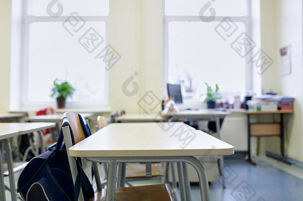 学校教室桌子