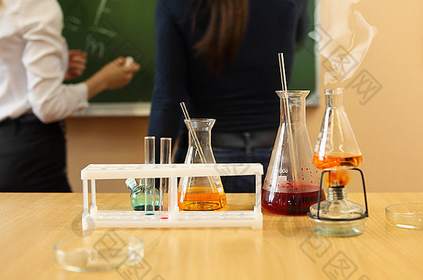化学实验室玻璃器皿液体公式教室