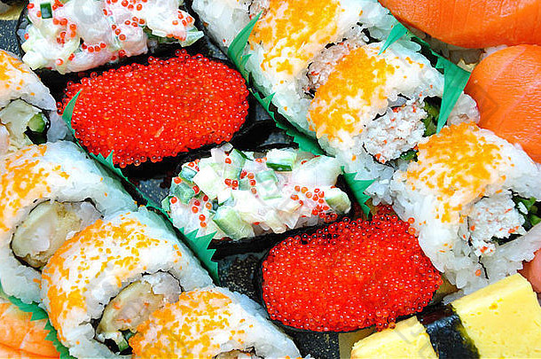 大色彩斑斓的寿司集