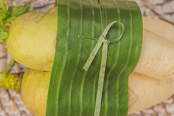 横幅长格式<strong>环保产品</strong>包装概念蔬菜包装香蕉叶替代塑料袋浪费