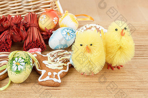 复活节装饰姜面包鸡画鸡蛋木背景