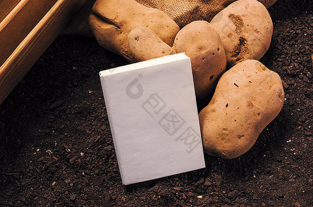 日益增长的organicpotato书封面穆克收获块茎地面