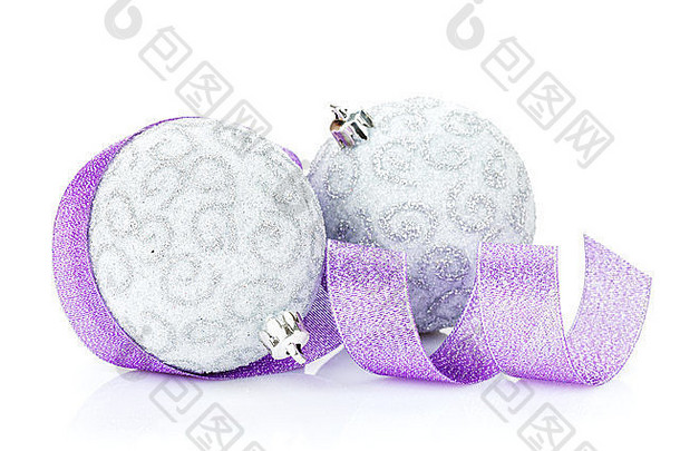 圣诞节装饰物紫色的丝带孤立的白色背景