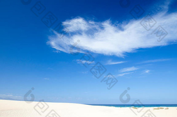Fuerteventura沙子沙丘北岛自然背景莫斯利天空山可见沙丘发射