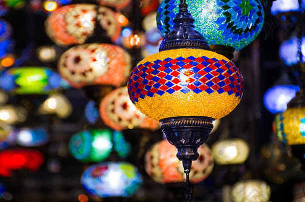 色彩斑斓的背景传统的土耳其挂光灯