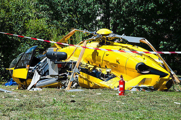 直升机坠毁起飞花园