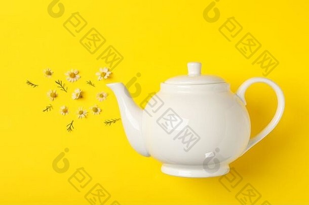 茶壶Chamomiles黄色的背景洋甘菊茶