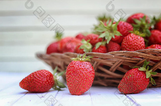 草莓柳条袋户外