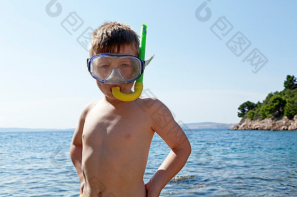 男孩潜水面具通气管海滩湾donja克拉达克瓦纳海湾克罗地亚