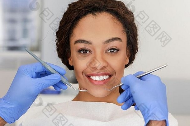微笑非洲夫人牙医手工具