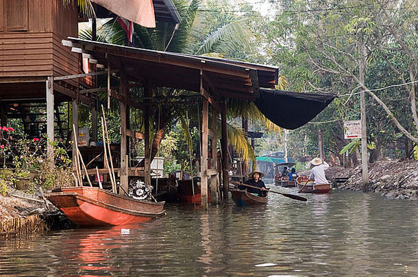 运河房子的Saduak叻丕府泰国