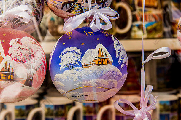 圣诞节玩具圣诞节树玩具蓝色的玻璃球图片房子雪圣诞节主题