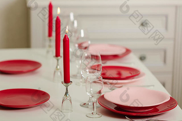 快乐圣诞节快乐一年!表格设置红色的粉红色的菜假期针织装饰圣诞老人老人针织帽子瓶酒红色的
