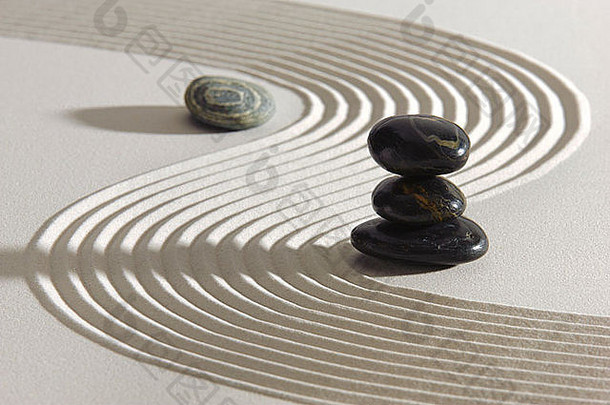 日本Zen花园沙子堆放石头