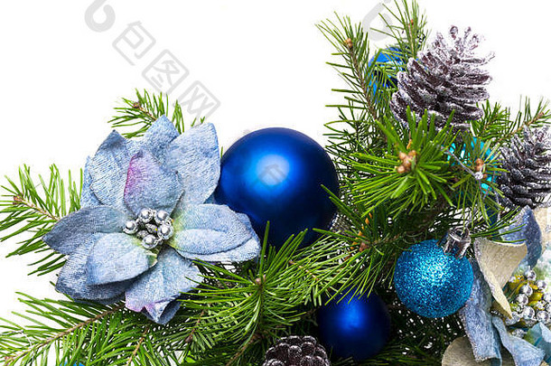 圣诞节加兰丝绸猩猩木深蓝色的球银松视锥细胞冷杉分支机构白色背景
