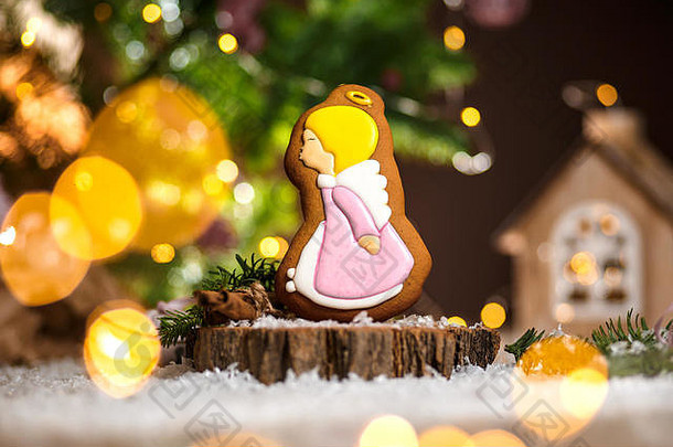 假期传统的食物面包店姜饼可爱的天使女孩舒适的温暖的装饰加兰灯